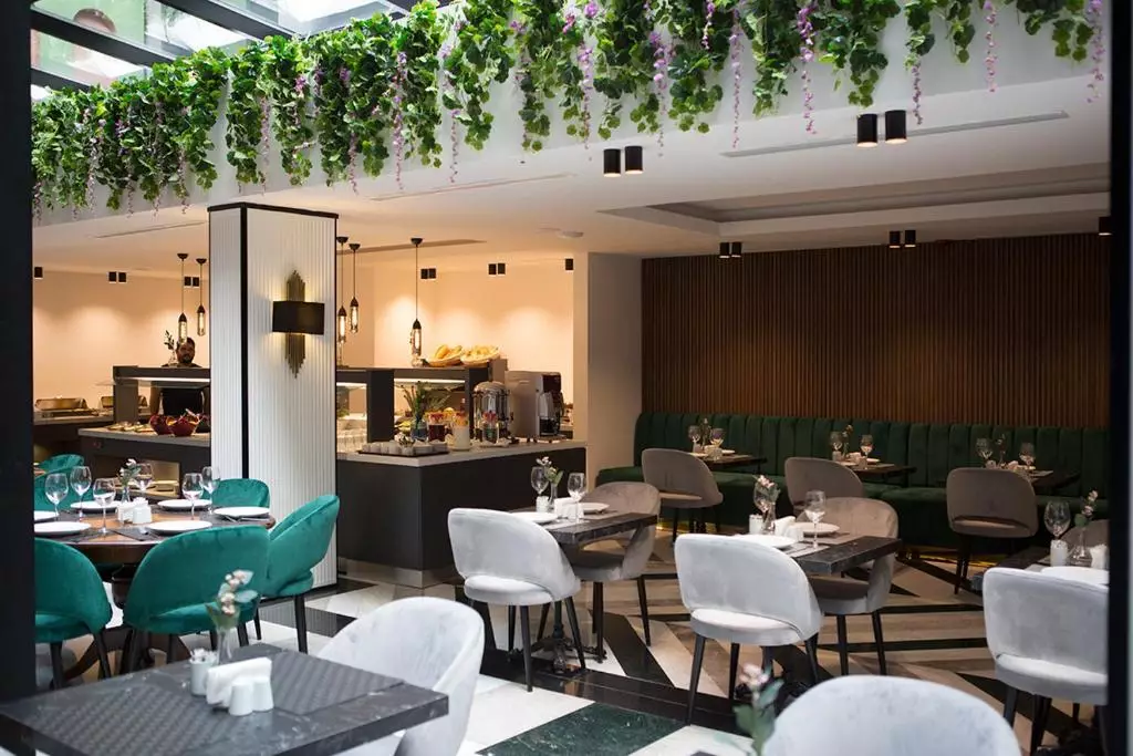 رستوران EMENS HOTEL